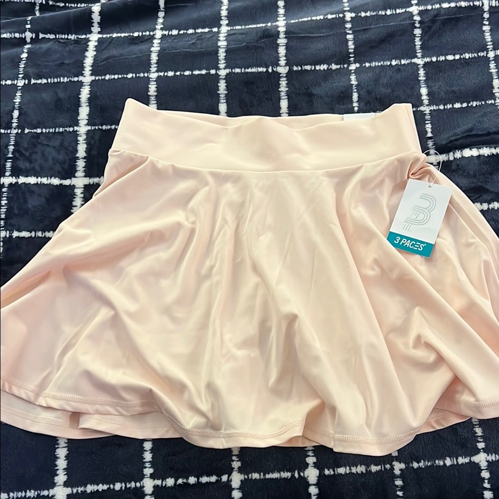 NWT Skort 3 Paces Medium